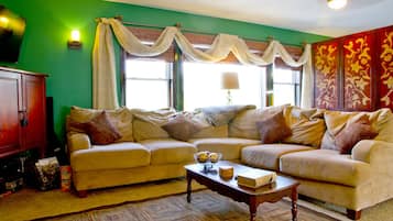 Smart TV, fireplace, DVD player, books
