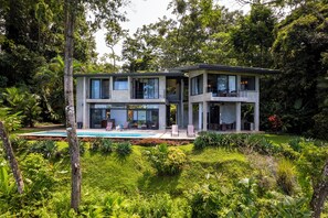 Exterior - Luxe Coastal Home, Clear 180º Ocean Views, Concierge, Fiber Optic Internet (Dominical)