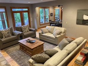 Smart-TV, Kamin, Netflix, Hulu