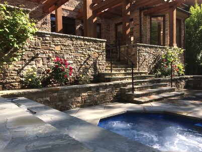 Huge Home on Water, Sleeps 16, Lots of Family Activities Included on Property! 