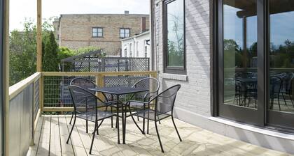 Äskettäin uusittu keskustan huoneisto historiallisessa Fortinon talossa