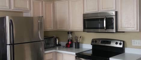 Fridge, microwave, stovetop, dishwasher