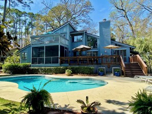 Piscina all'aperto, una piscina riscaldata