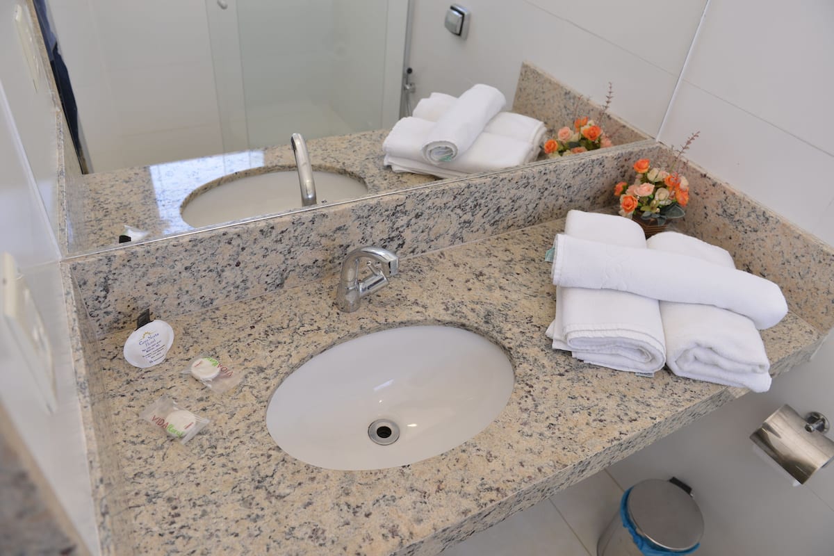 triple room | bathroom | shower, towels