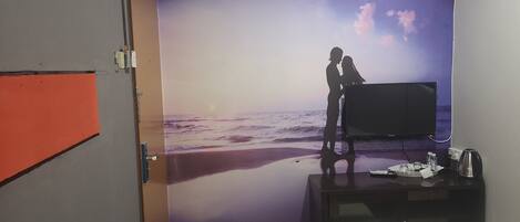 Deluxe Double Room, 1 Queen Bed, Private Bathroom | Desk, soundproofing, iron/ironing board, free WiFi