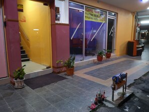Property entrance - Home Inn (Ipoh)