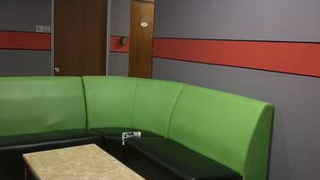 Coin salon dans le hall