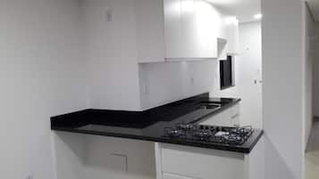 Premier-Apartment, Mehrere Betten, barrierefrei | Eigene Küche | Kühlschrank, Mikrowelle, Herdplatte, Wasserkocher mit Kaffee-/Teezubehör