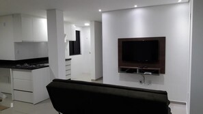 尊贵公寓, 多张床, 无障碍 | 起居区 | 平板电视