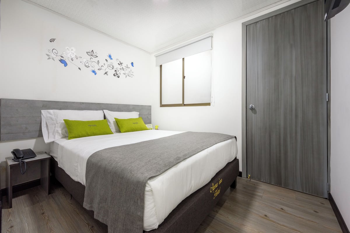 1 bedroom, premium bedding, laptop workspace, WiFi (free)