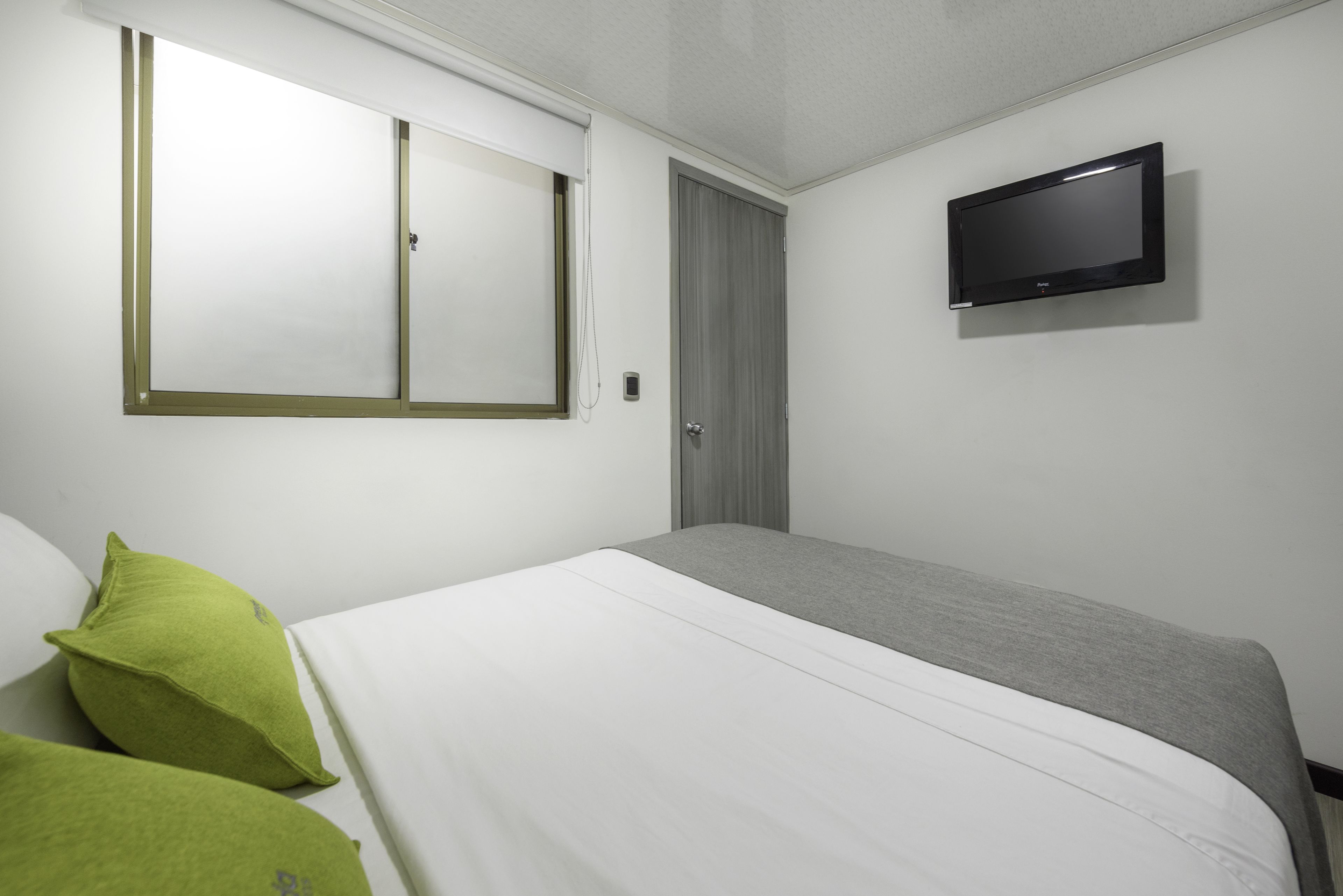 standard double room, private bathroom | 1 bedroom, premium bedding, laptop workspace, free wifi