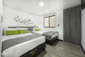 三人房, 私人浴室 | 1 多间卧室、高档床上用品、笔记本电脑工作区、免费 WiFi