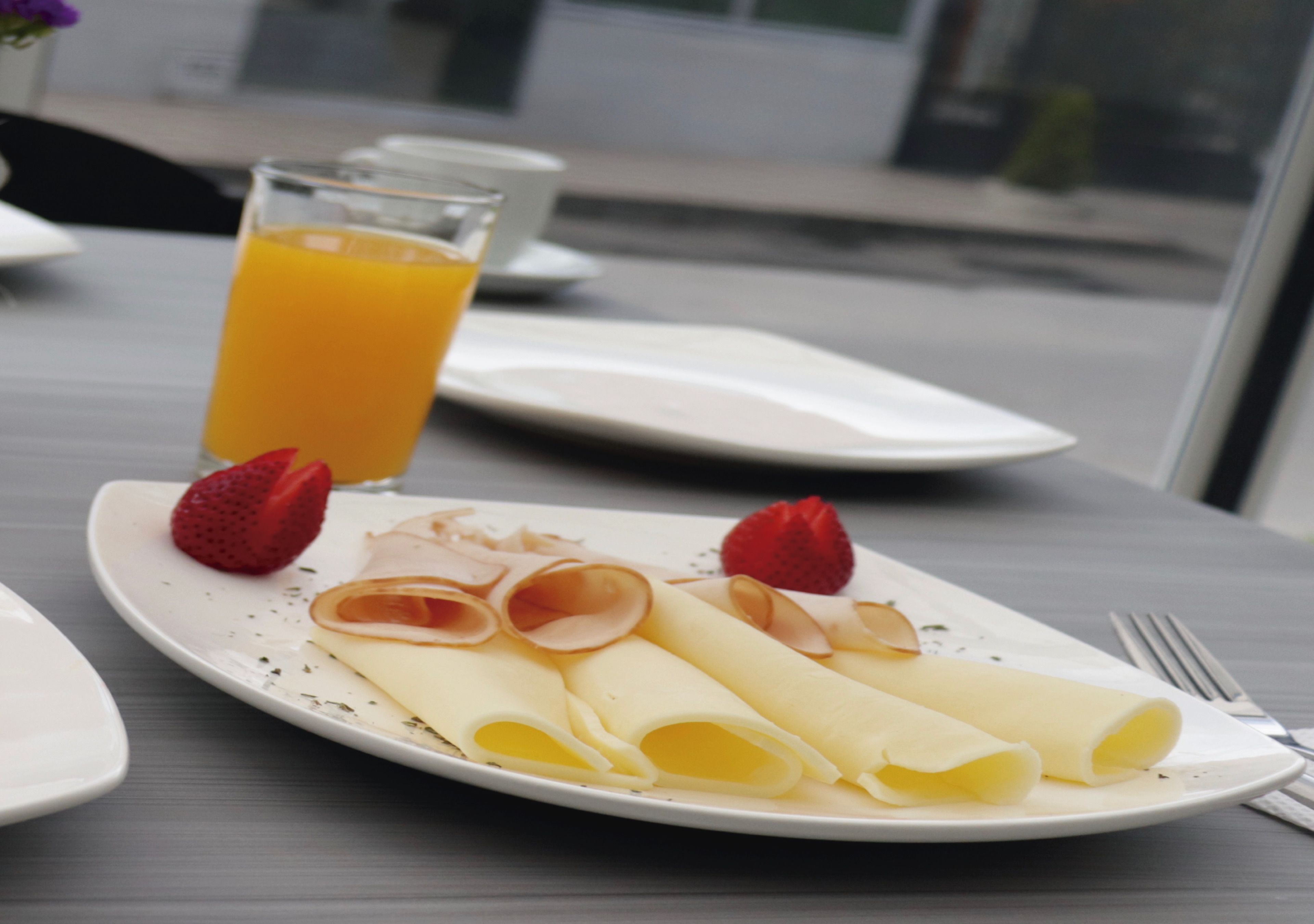 free daily full breakfast