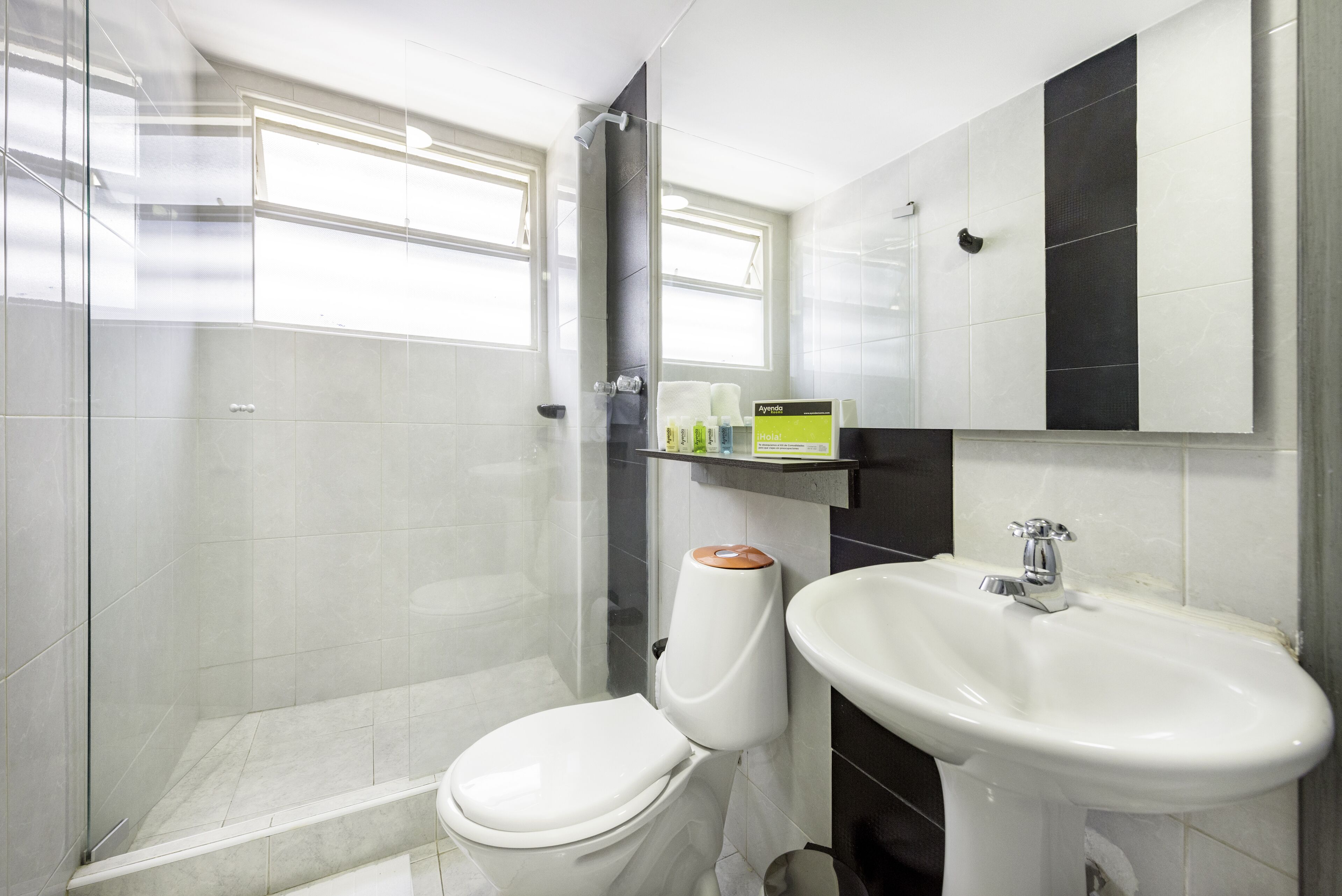 triple room, private bathroom | bathroom | shower, free toiletries, towels