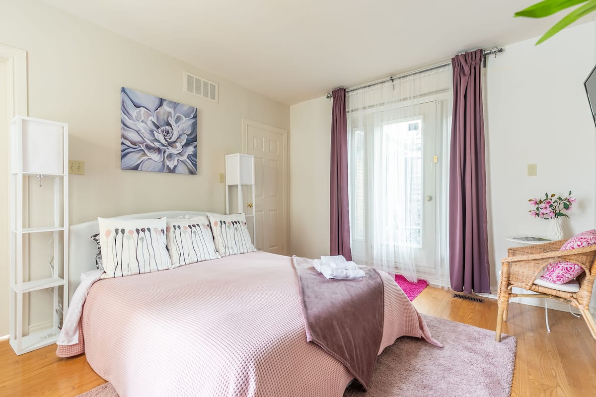 Romantic Double Room, 1 Queen Bed, Private Bathroom