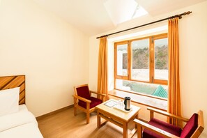 Habitación familiar | Decoración personalizada, muebles diferentes y ropa de cama 