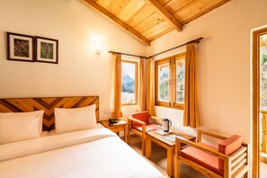 Premium Room | Individually decorated, individually furnished, bed sheets - Prakriti The Retreat (Bhatwari)