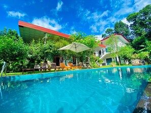 Outdoor pool, pool loungers