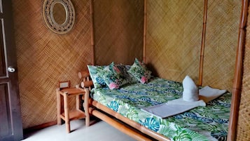 Habitación tradicional, 1 cama doble, balcón, vistas a la ciudad | Wifi gratis y ropa de cama
