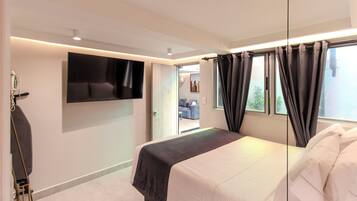 Viktory 103 With Private Pool | Hypo-allergenic bedding, minibar, in-room safe, iron/ironing board