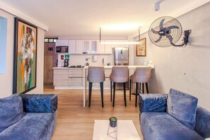 Viktory 103 With Private Pool | Living area - Viktory Boutique (Medellín)