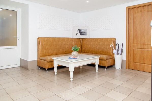Lobby sitting area - Smart Hostel (Odesa)