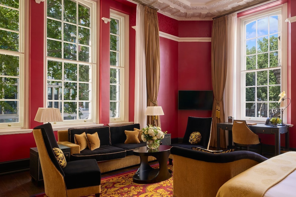 Junior Suite Grande | 1 Schlafzimmer, hochwertige Bettwaren, Daunenbettdecken, Minibar