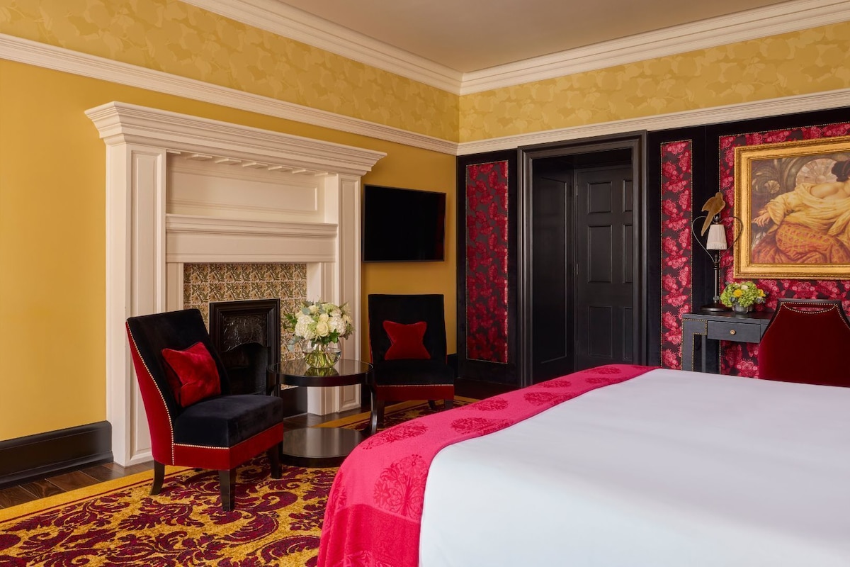 Junior Suite Bell Tower | 1 Schlafzimmer, hochwertige Bettwaren, Daunenbettdecken, Minibar