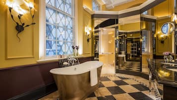 L'oscar Suite | Bathroom | Designer toiletries, hair dryer, bathrobes, slippers
