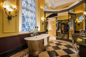 L'oscar Suite | Bathroom