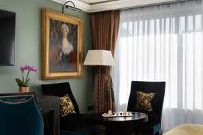 Rom – deluxe | 1 soverom, sengetøy av topp kvalitet, minibar og safe på rommet