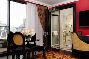 奢華套房, 陽台, 城市景觀 (Suite) | 1 間臥室、高級寢具、羽絨被、迷你吧