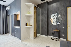 Suite Studio Design, 1 chambre (2 Esplanadna street) | Literie de qualité supérieure, fer et planche à repasser, Wi-Fi gratuit