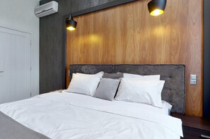 Design Studio Suite, 1 Bedroom (2 Esplanadna street) | Premium bedding, iron/ironing board, free WiFi, bed sheets - Olympiiska apartments (Kyiv)