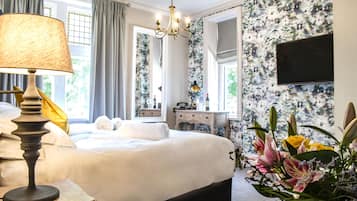 Premium bedding, in-room safe, desk, iron/ironing board