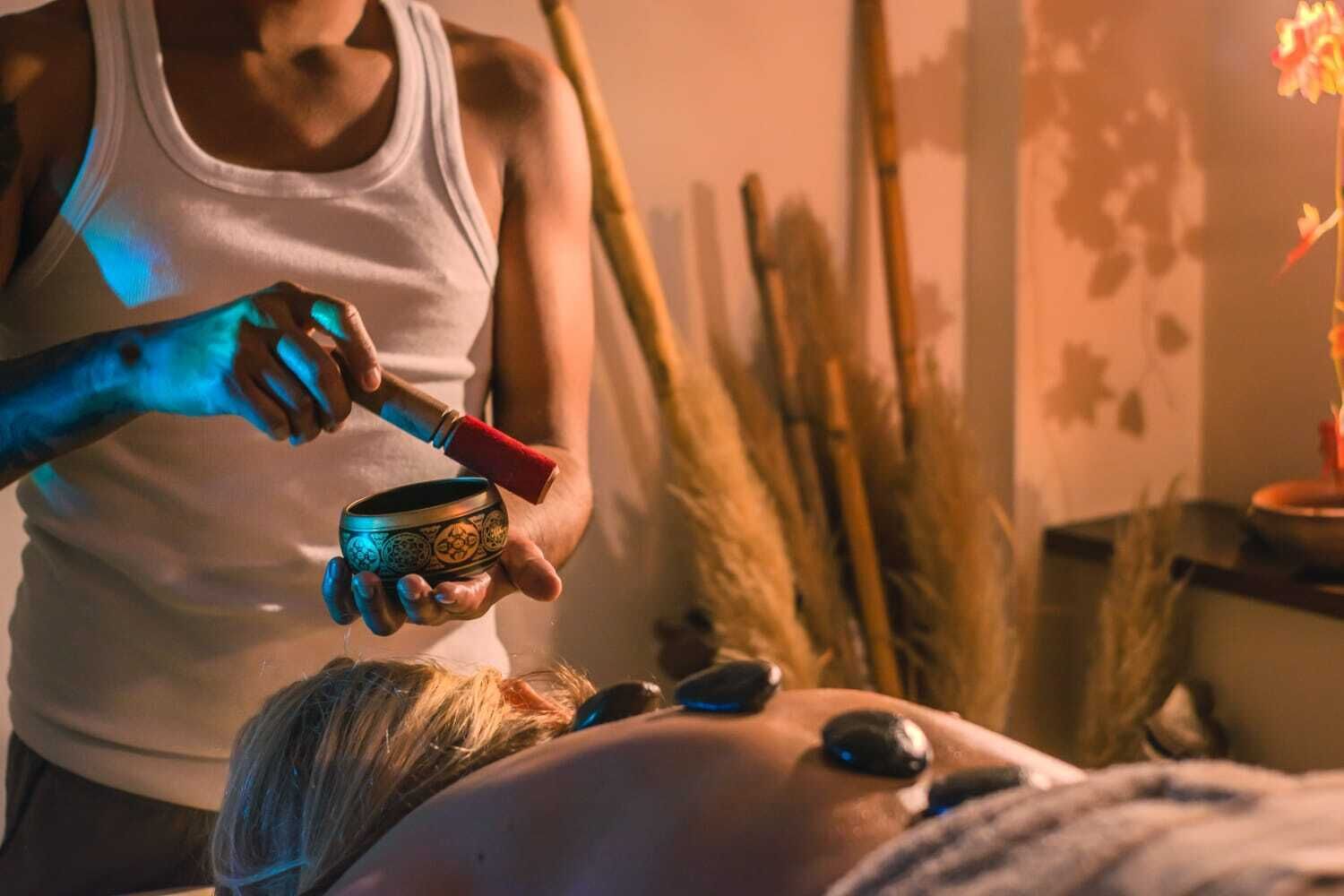 Massage đá nóng, massage thể thao, dịch vụ massage 