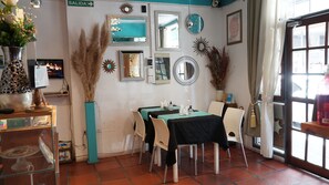 Snack bar