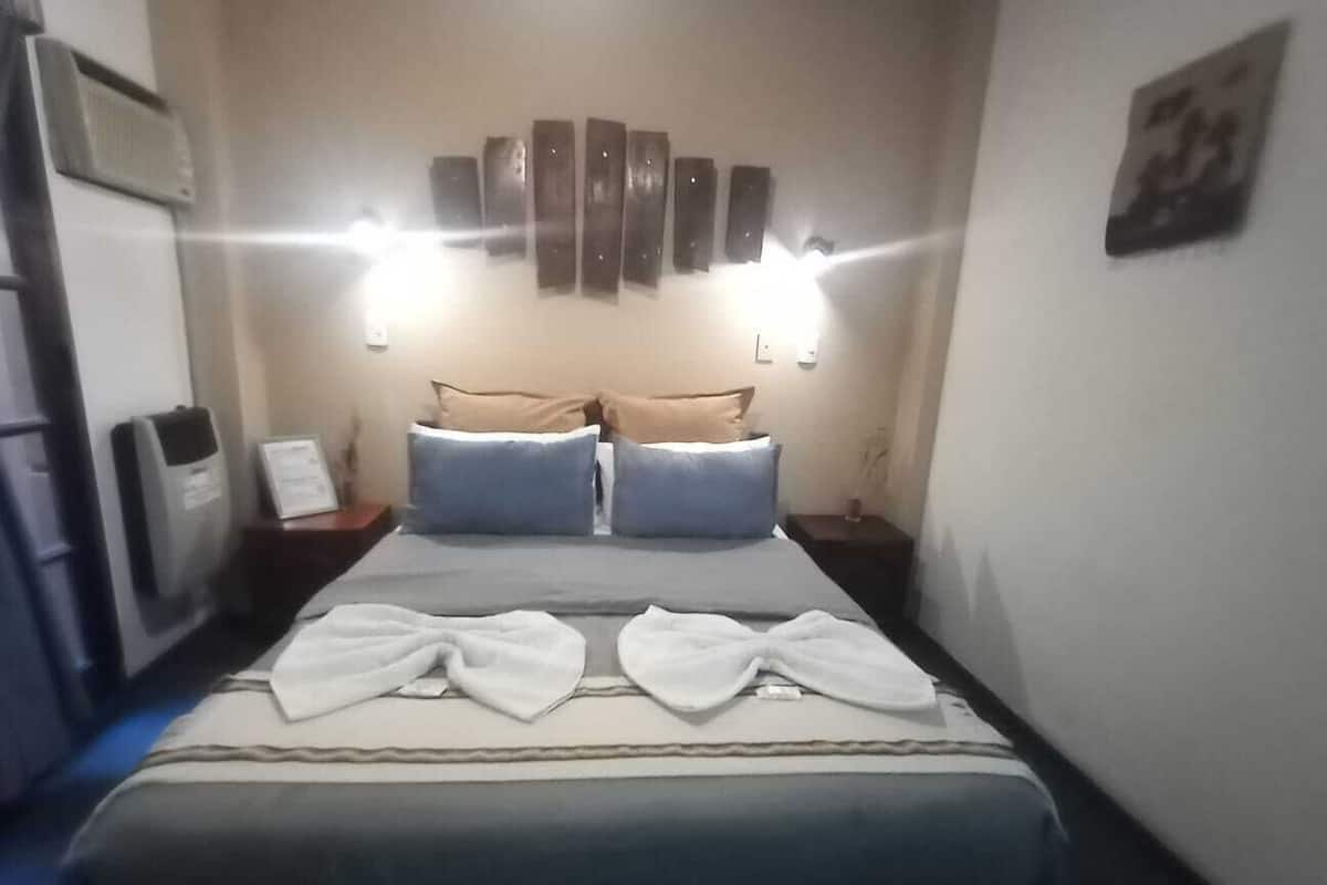 Standard-Vierbettzimmer | Daunenbettdecken, Zimmersafe, Schreibtisch