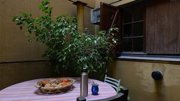 餐饮