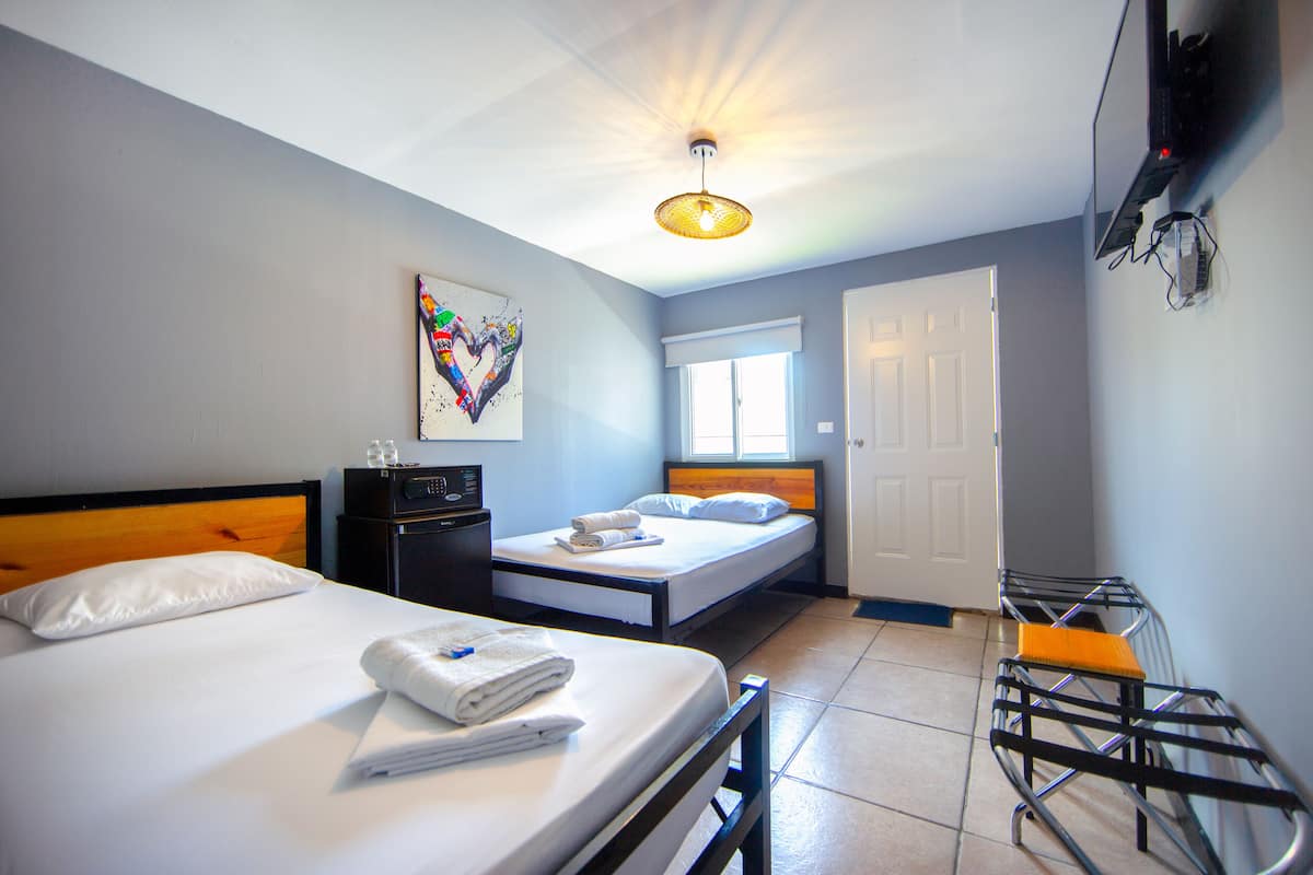 Standard Triple Room, 1 Bedroom, Ensuite | WiFi (free), bed sheets
