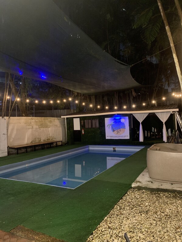 Outdoor pool, open 6:00 AM to 11:00 PM, pool loungers - Hostel Loco Coco Loco (Panama City)