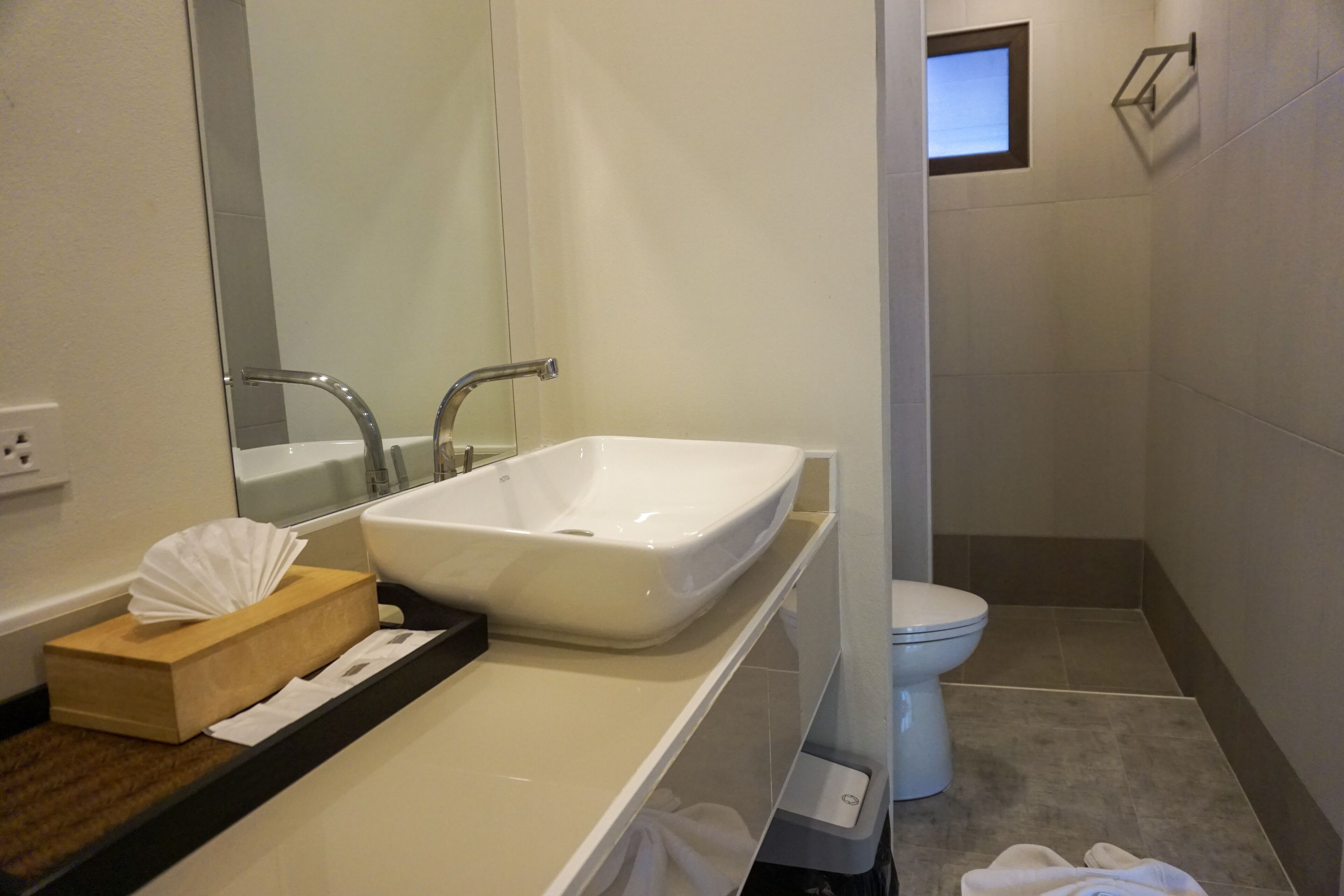 standard room | bathroom | shower, free toiletries, hair dryer, towels