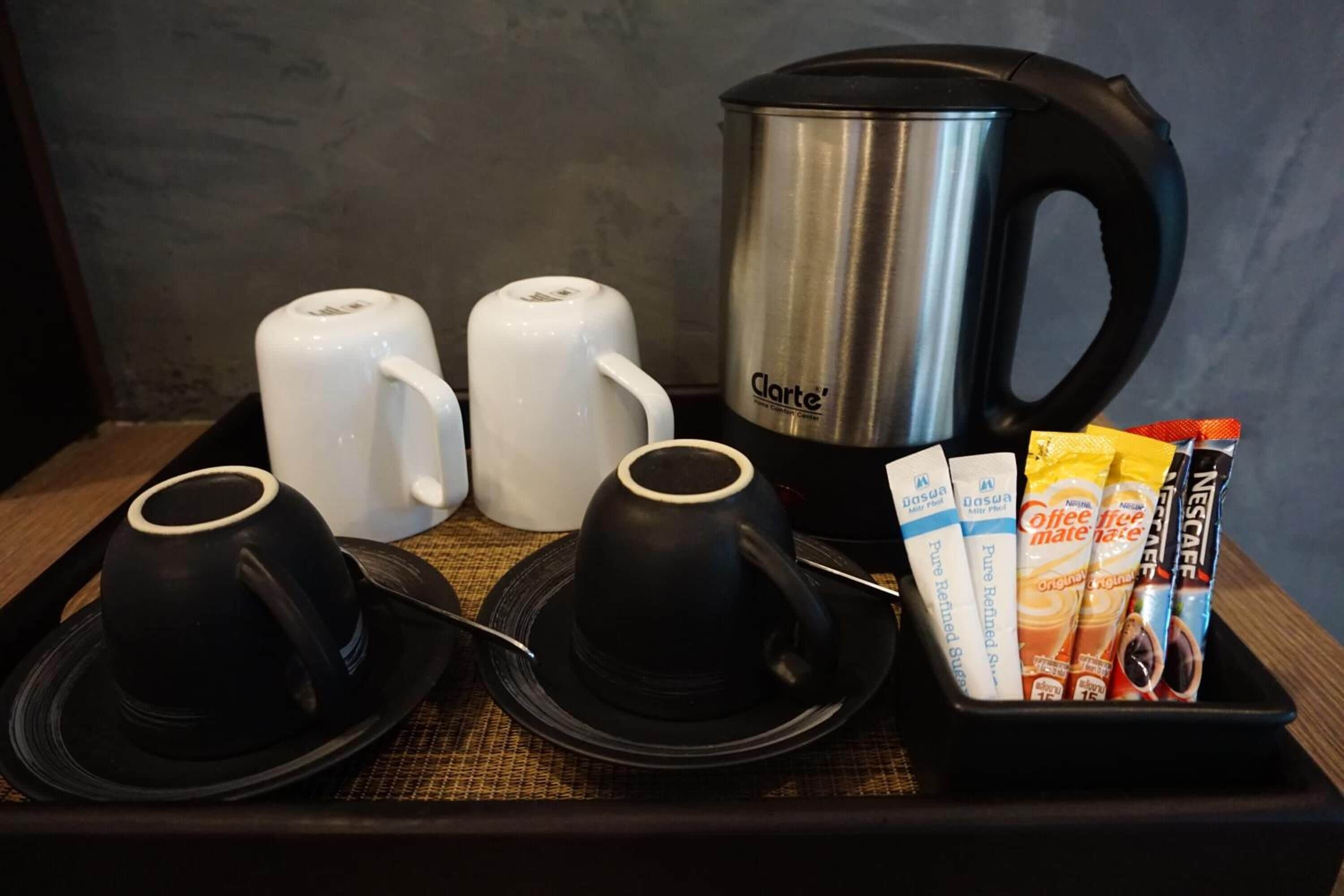 Coffee/tea maker, electric kettle