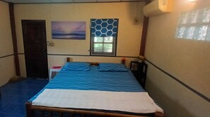 Individually decorated, laptop workspace, free WiFi, bed sheets - Wasana Resort Ranong (Kapoe)