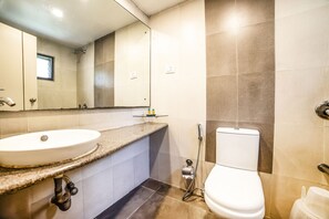 Premium Room | Bathroom - FabHotel Flamingo Anna Nagar (Chennai)