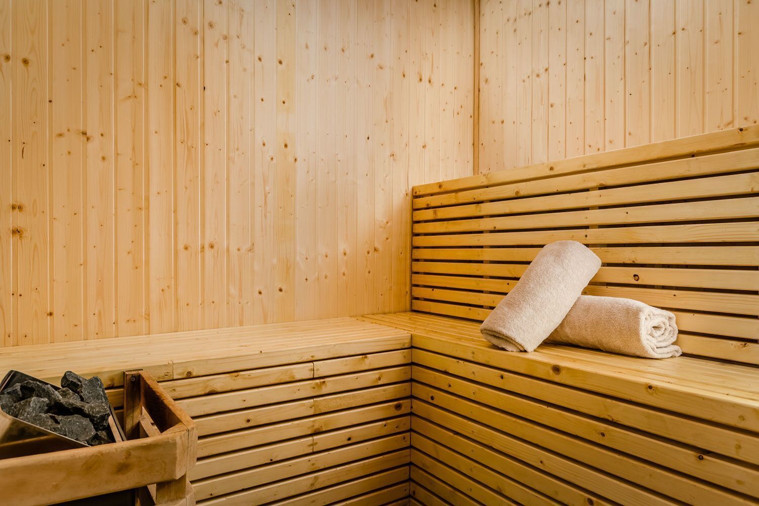 turkish bath/hammam, hydrotherapy, hot stone massages