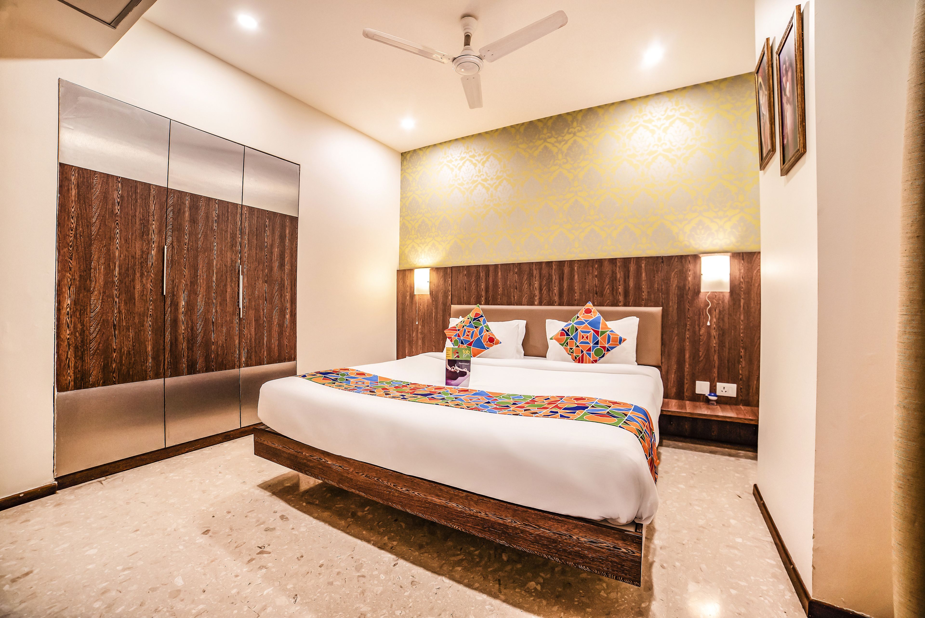 Premium bedding, desk, wheelchair access