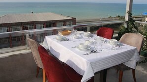 A table set for dining with a view of the sea. - Hotel Minerva Pazar (Pazar)