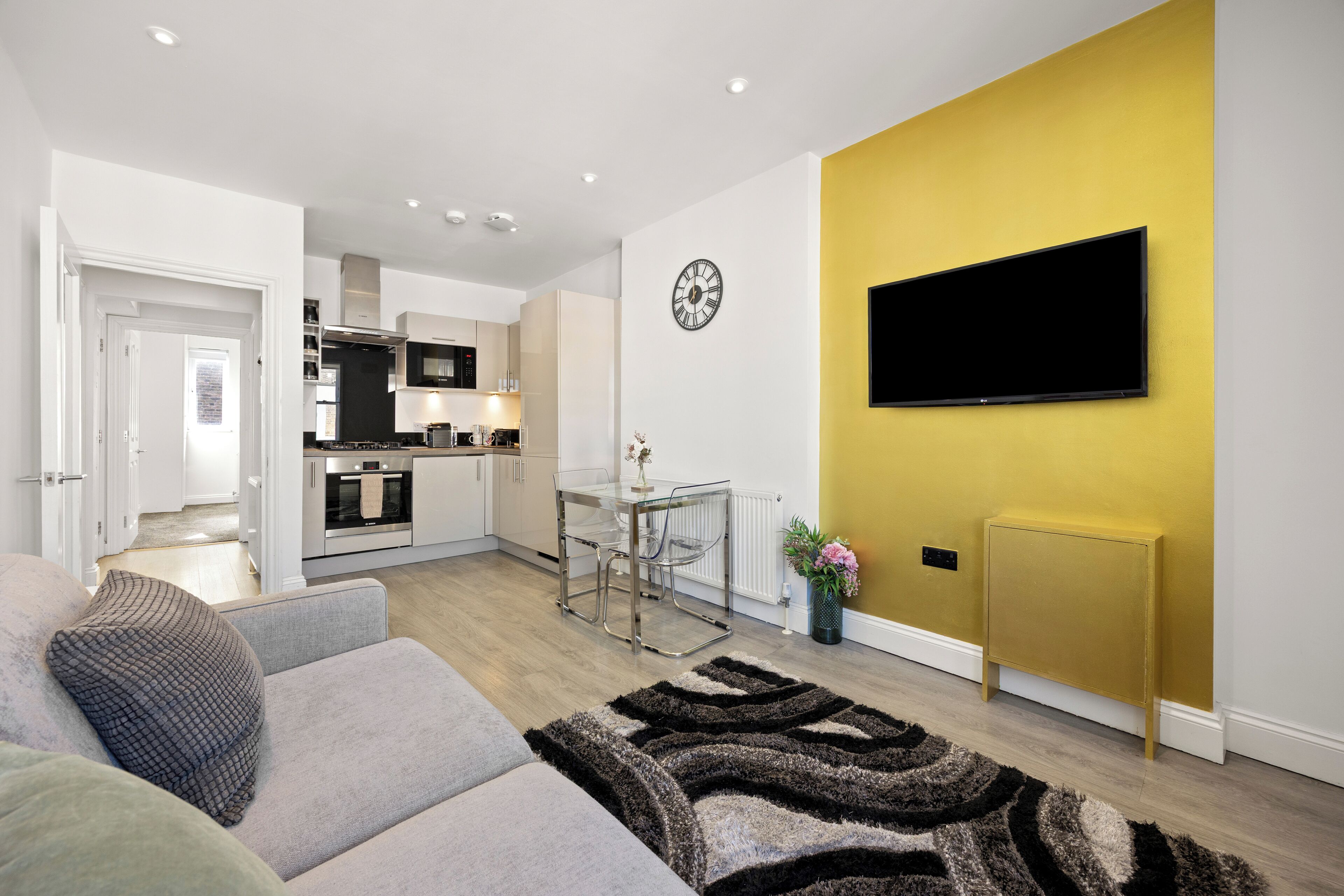 Signature Apartment | Living area | 42-inch flat-screen TV with digital channels, TV, Netflix