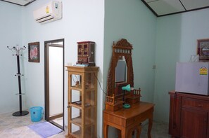 Family Room | Room amenity
